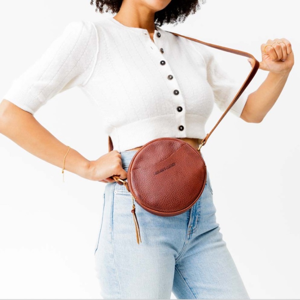 PORTLAND LEATHER SMALL CIRCLE CROSSBODY IN NUTMEG
